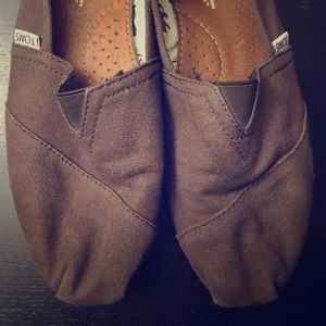 Dark brown Toms 9.5